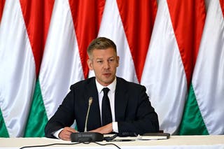Mađarski premijer Peter Magyar nazoči prvom sastanku vlade izvan grada nove Tiszine vlade u Opusztaszeru u Mađarskoj